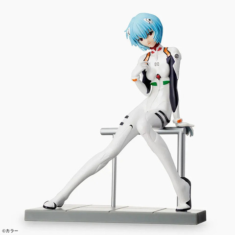 Her delicate figure is impressive...! 'Ayanami Rei' from 'Evangelion Shin Gekijouban' reappears as a Limited Premium Figure for prizes.