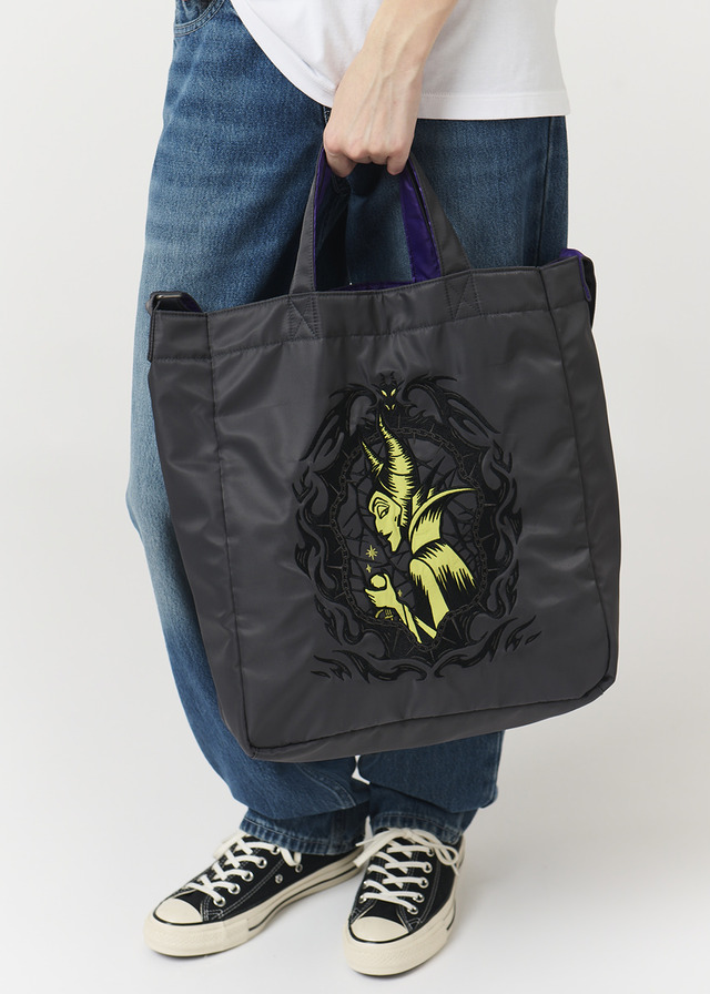 Disney Villains x Graniph 'Maleficent | Nylon 2-Way Tote Bag' usage image (C)Disney