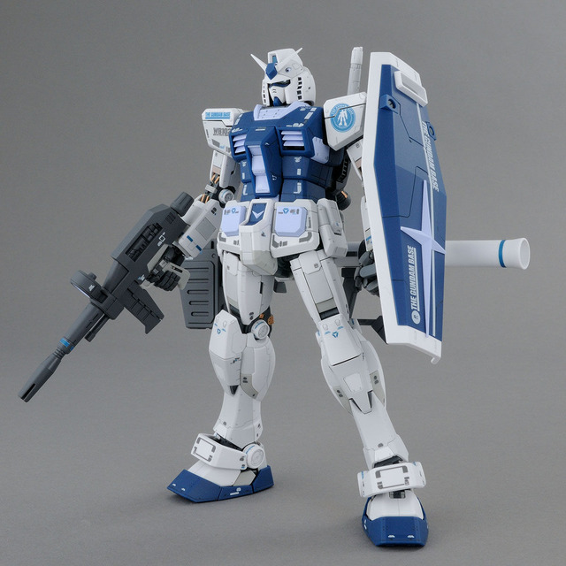 MG 1/100 THE GUNDAM BASE Limited RX-78-2 Gundam Ver.3.0 [Gundam Base Color]