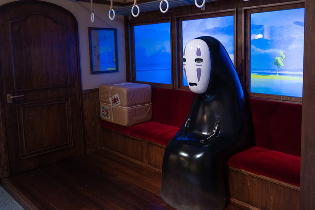 The 'Spirited Away' corner at Ghibli's Role-Playing Famous Scenes Exhibition (C) 2001 Hayao Miyazaki/Studio Ghibli,NDDTM