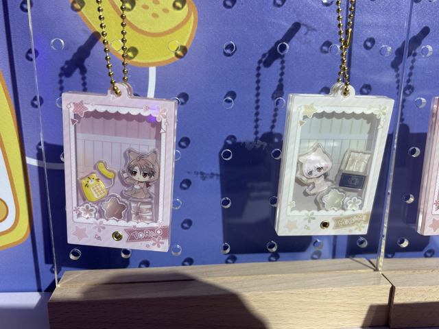 Various Bebi Komu mascot figures on display