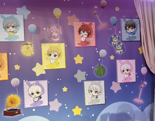 Giant cake decoration adorned with Bebi Komu idols