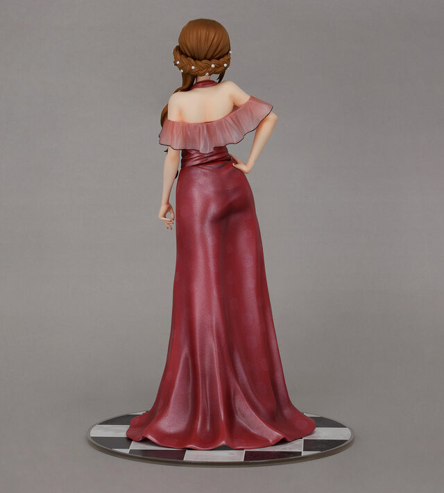 Close-up of Makise Kurisu 1/7 scale figure in crimson dress