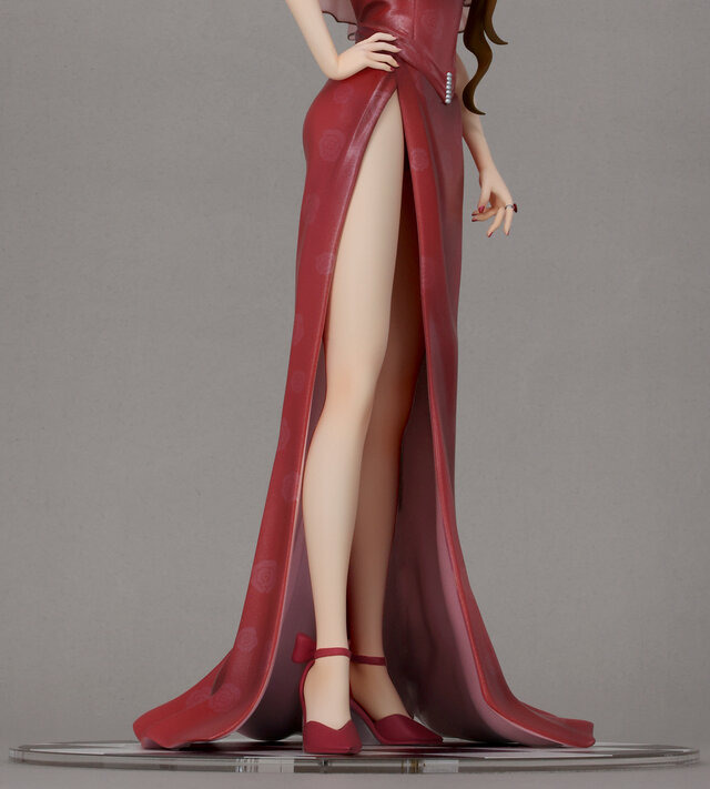 Close-up of Makise Kurisu 1/7 scale figure in crimson dress