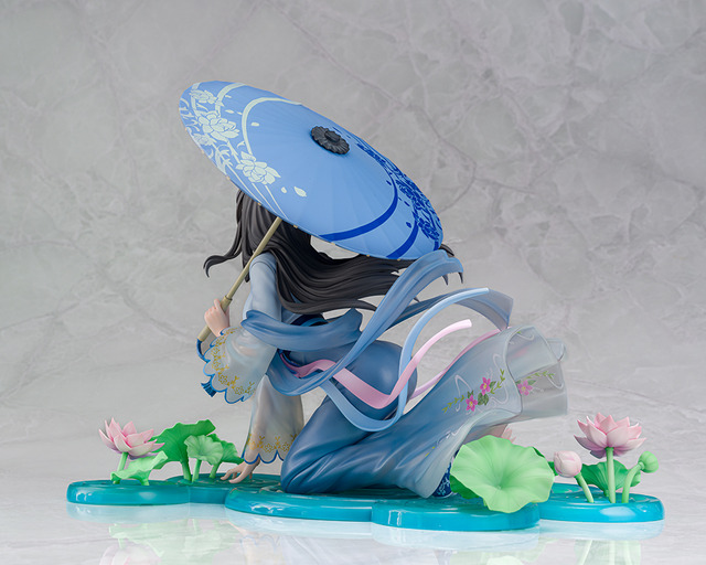 Detailed view of Sakurajima Mai Hanfu ver. figure, showcasing the umbrella