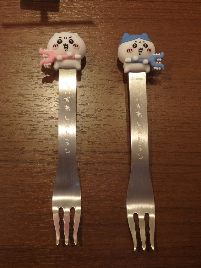 Various Chiikawa merchandise including pouch and smartphone stand