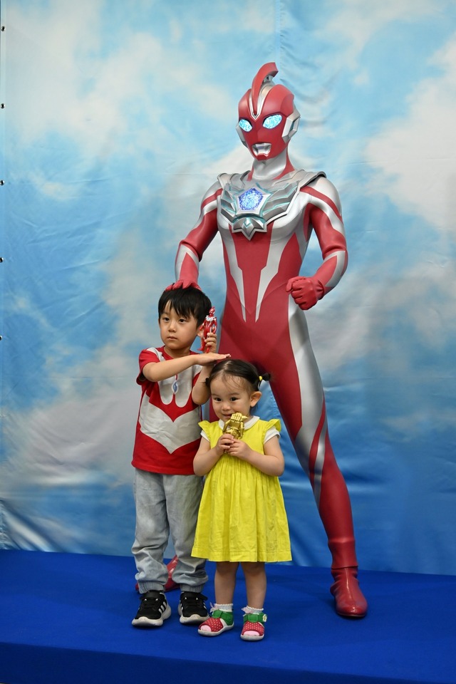 Ultraman Shot Photo Op Image
