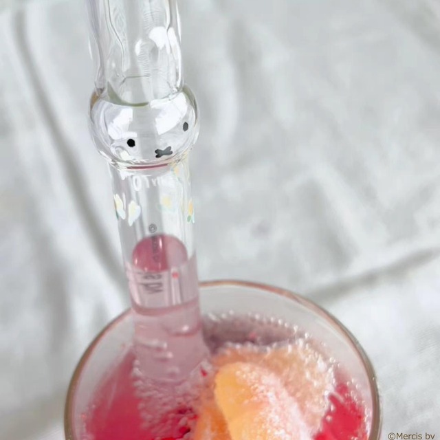 Assortment of Good Glass double-layered glasses and straws