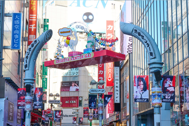 'IRIS OUT' and 'JANE DOE' takeover at Shibuya Center Street for 'Chensouman Reze-hen'