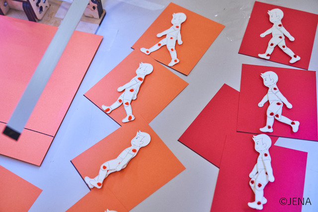 Create Animation with Cut-Out Dolls