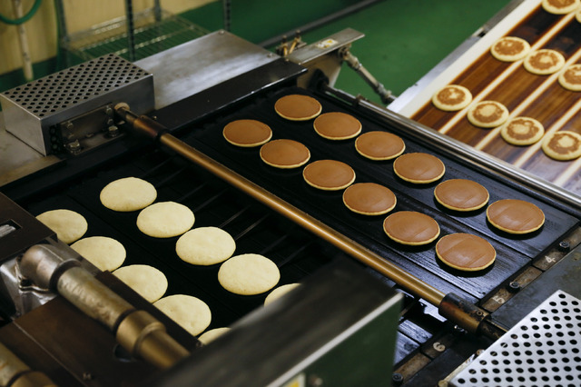 Homemade bean paste with fluffy cake, Bunmeido's signature dorayaki (image)