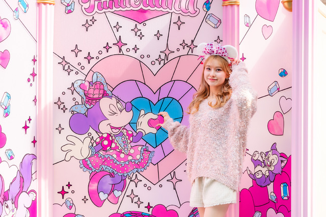 Tokyo Disneyland decorated for Disney Palparusa event