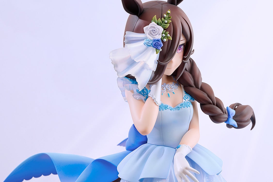 Rice Shower figure close up on dress
