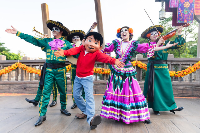 First-Ever “Lazos de la Familia” Event at Tokyo DisneySea, Themed to Disney & Pixar’s “Remember Me” World, Featuring Miguel!