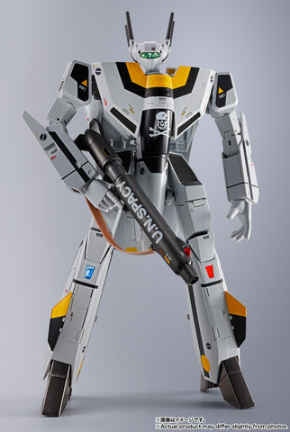 “Choujikuu Yousai Macross” Roy Fokker’s Valkyrie Returns! “Those Who Cherish the Manual… Die Young!” Includes Additional Parts to Recreate the TV Version