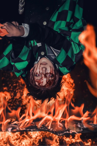 Demon Slayer Cosplayer Chimi Uses Real Fire to Recreate Tanjiro’s Shayou Tenshin, Garnering 2.6 Million Likes