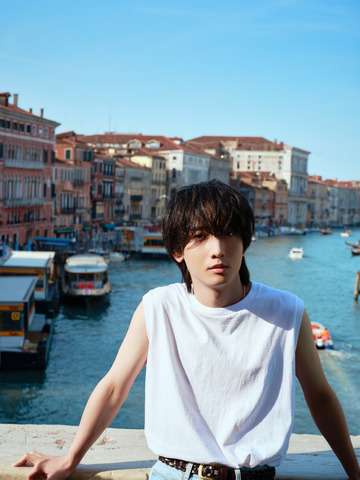 Kobayashi Chiaki’s 10th Anniversary Photobook to Feature Venice Locations, Sexy Looks, and Trained Physique