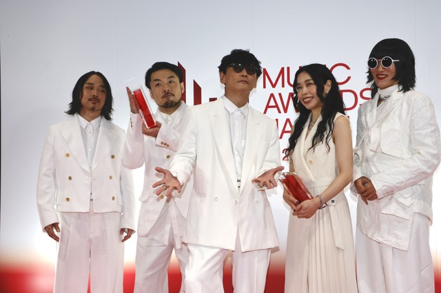 Sakanaction Wins 8 Awards at MUSIC AWARDS JAPAN 2026, Red Carpet and Celebration Photos Released