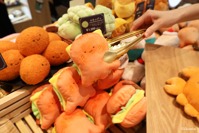 Nikkorino Bakery Pop-Up Shop Lets You Pick Bread Plushies with a Tray Like a Real Bakery