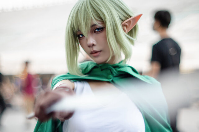 Taiwanese Cosplayer 四巫日モミ Stuns as DanMachi’s Ryu Lion with Slender Elf-like Beauty