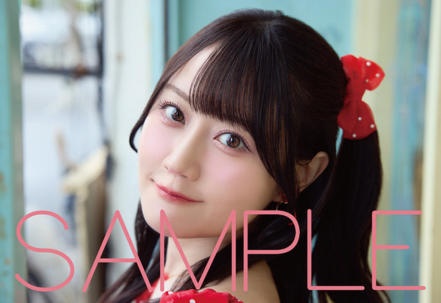 Voice Actor Ogura Yui Marks New Decade with Photobook ‘Yuima~ru’ Shot in Okinawa